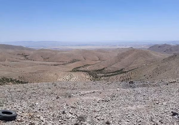 “Gần 70% cao điểm Arsal hiện do lực lượng Hezbollah kiểm soát”, nguồn tin chiến trường cho biết. Ảnh: FNA.