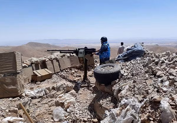 Nguồn tin quân sự xác nhận rằng, các tuyến tiếp tế của Mặt trận al-Nusra giữa Syria và Lebanon đã bị cắt đứt sau khi Faliteh rơi vào tay lực lượng chính phủ Damascus. Ảnh: FNA.