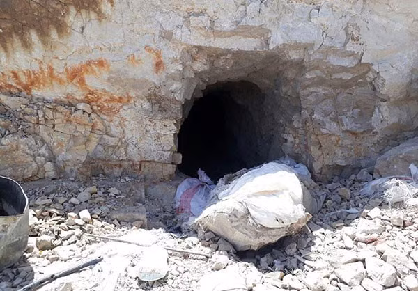 Các binh sĩ Syria tiếp tục tấn công các tuyến phòng thủ của Mặt trận al-Nusra và giành lại cao điểm Zahrah al-Hawa. Ảnh: FNA.