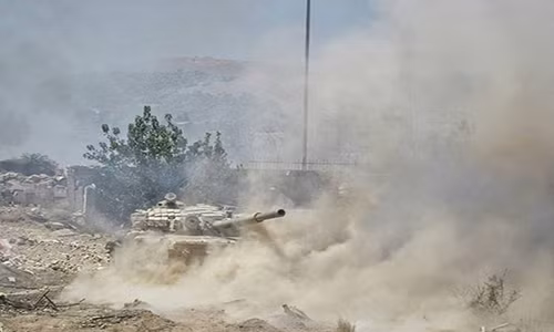 Khói bụi mù mịt trên chiến trường Đông Damascus. Ảnh: FNA.