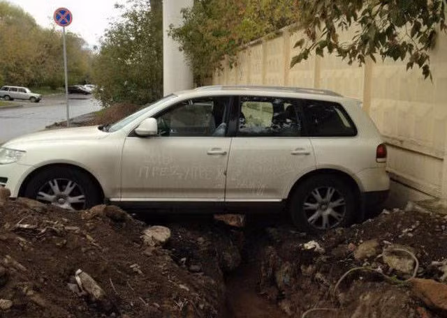 Bạn nên chú ý quan sát khi lùi xe về phía sau. Ảnh: ER.