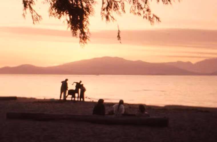 Cảnh hoàng hôn ở Kitsilano, Vancouver.
