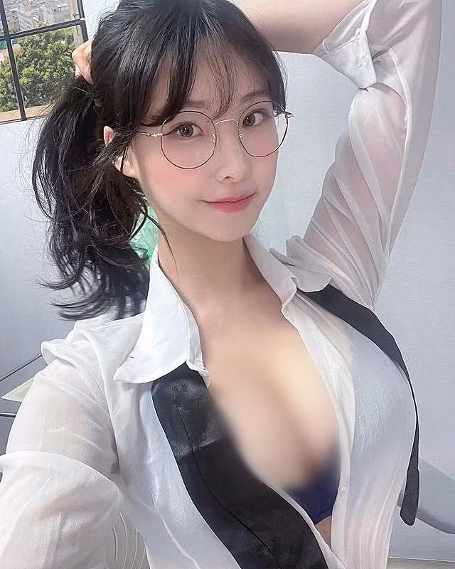 Có thể nói, từ lúc lập kênh Youtube riêng, Irene đã bạo dạn hơn rất nhiều trong chuyện ăn mặc.