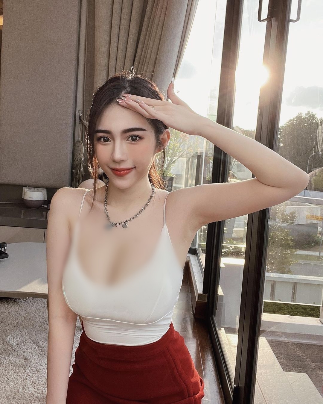 Các fan hâm mộ của Delia thậm chí cho rằng cô nàng chính là nữ thần thế hệ mới, dù mặc đồ ở nhà cực đơn giản cũng đẹp hút hồn.