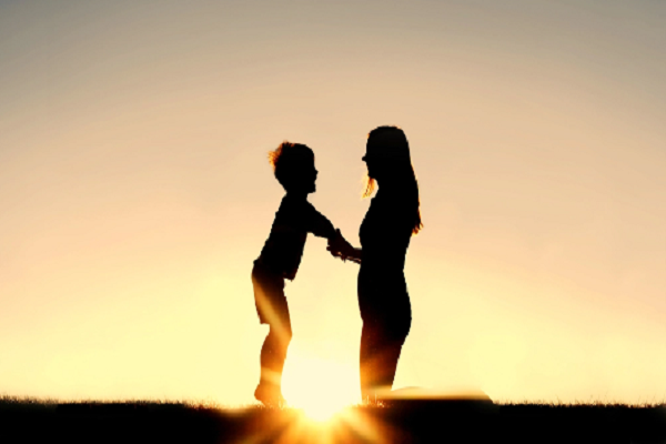 Lo con khong nam tinh, me lam dieu khien bac si cung phat cau