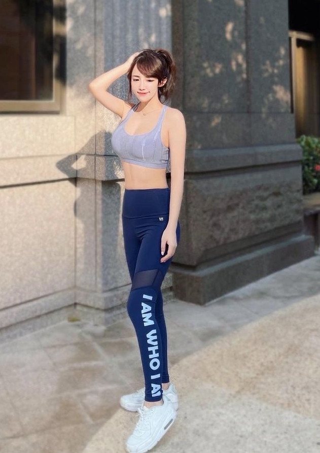 Tuy nhiên, theo Di Đình, cô thích nghề y tá và sẽ gắn bó với nghề cứu người này. Vì là y tá, Di Đình cũng ý thức rất cao trong việc luyện tập thể dục thể thao để giữ dáng và nâng cao thể lực.