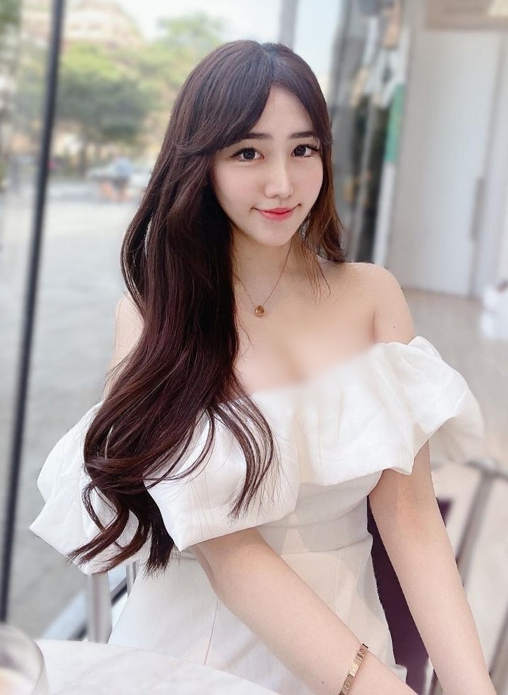 Hiện, Di Đình đang làm việc tại Bệnh viện Đại học Quốc gia Đài Loan.