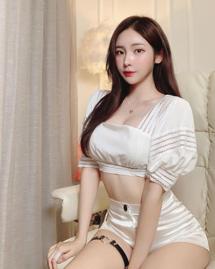 Hot girl Go Eun-byul hay còn gọi là Pichu nổi tiếng ở Hàn Quốc với khuôn mặt xinh đẹp như búp bê và thân hình chữ S đẹp chuẩn mực.