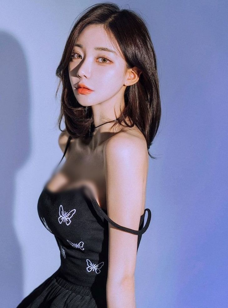 Cô nàng luôn đến phòng tập mỗi ngày, thực hiện chế độ ăn uống lành mạnh, không để bản thân quá mệt mỏi hoặc thức quá khuya.