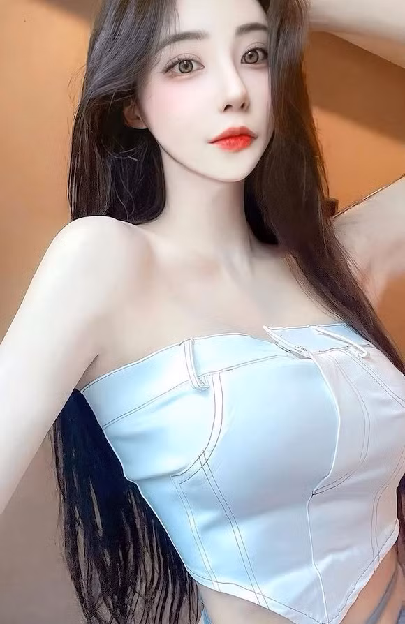 Nhiều người hâm mộ tỏ ra thích thú với hot girl người Hàn khi cô nàng không chỉ làm mẫu ảnh như bao người khác mà thực sự có đam mê và nghiêm túc với nghề DJ.