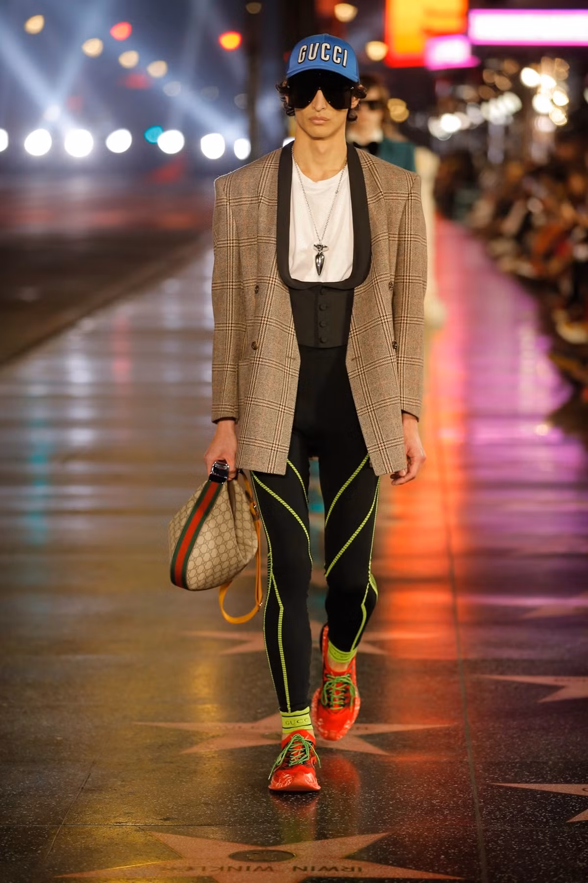 Phái mạnh thường mặc quần legging khi tập thể thao, múa ba lê, nhào lộn...