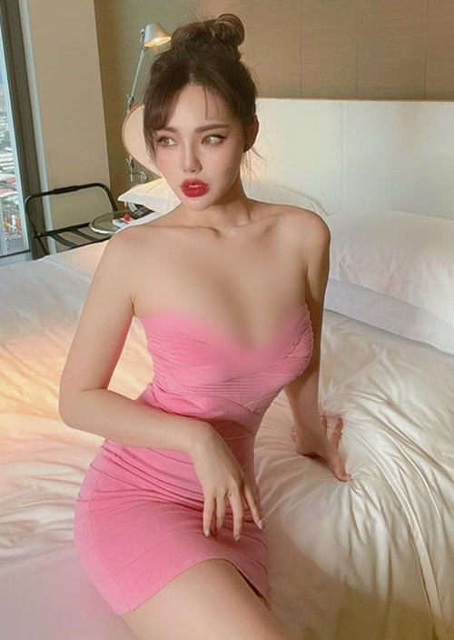 Được chú ý, khi trở nên nổi tiếng, mỹ nhân này quyết định hướng phát triển hình ảnh theo con đường gợi cảm, quyến rũ.