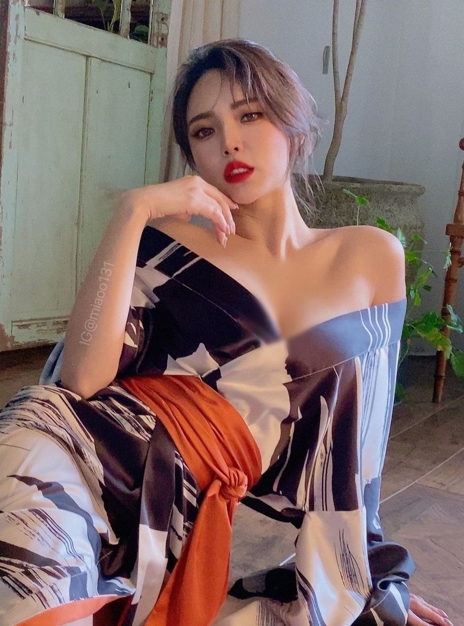 Cũng có người cho rằng, với một hot girl không có tài năng gì đặc biệt thì có lẽ Miêu Miêu phải dùng những chiêu trò để luôn giữ được sự quan tâm từ dư luận.