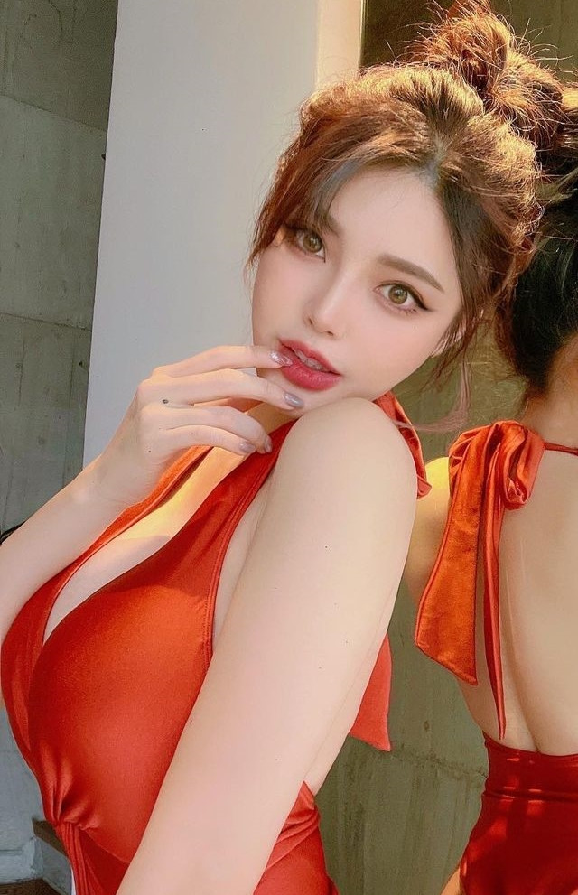 Nhờ ngoại hình ngọt ngào và thân hình nóng bỏng, Miêu Miêu nhanh chóng được nhiều người yêu thích.