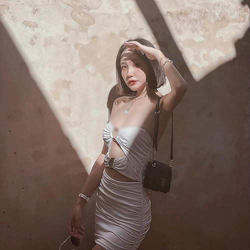 Các fan hâm mộ của Tưởng Hinh cũng ủng hộ ý kiến trên và cho rằng hot girl nên sớm điều chỉnh định hướng cá nhân.