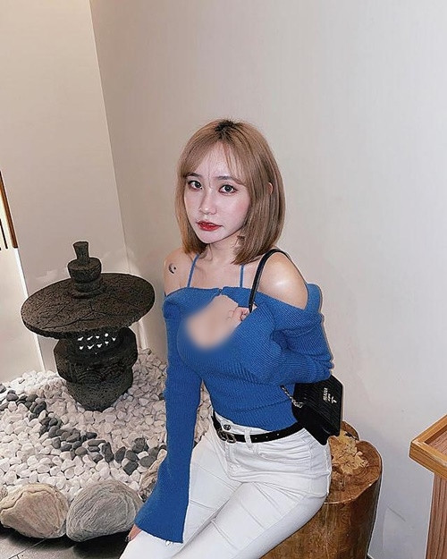 Nhiều người cho rằng, cô nàng là hot girl mới nổi, nên đi theo con đường thanh sạch, gợi cảm nhưng vừa đủ, không phản cảm thì sẽ bền vững hơn.