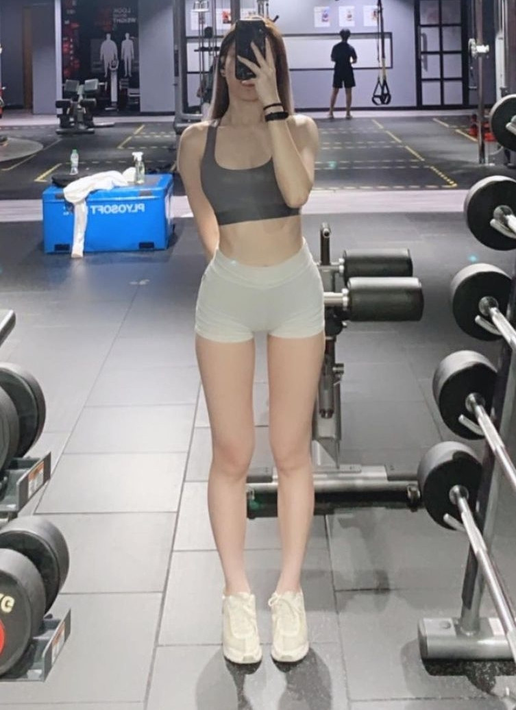 Ngay sau đó, danh tính hot girl này được dân mạng tìm ra, đó là Katuuui, một hot girl, MC mạng xã hội khá nổi tiếng.