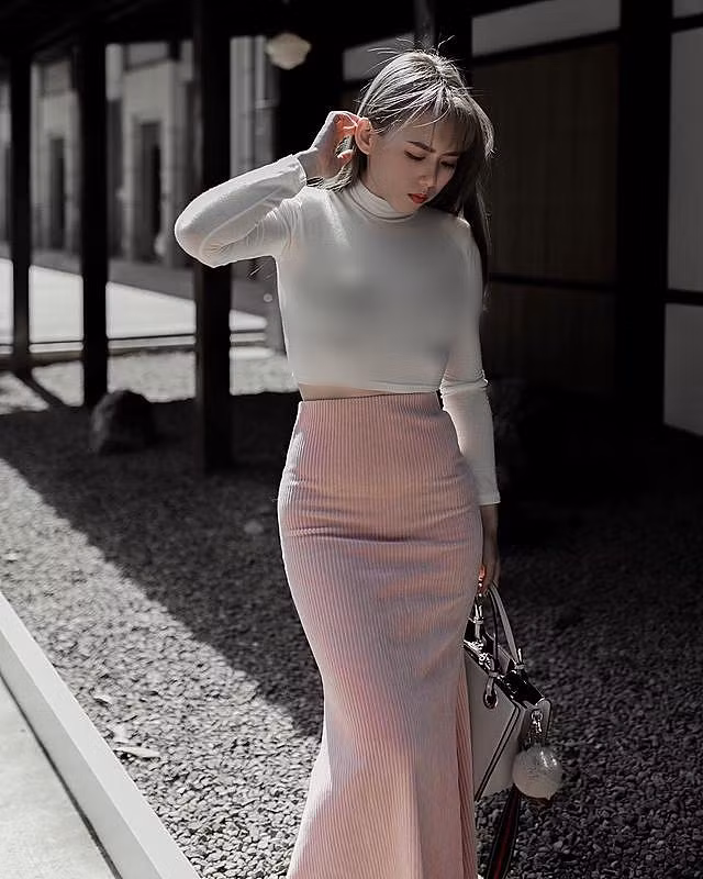 Hiện tại, Nina có khoảng gần 300.000 người hâm mộ, theo dõi trên các nền tảng mạng xã hội nổi tiếng như IG và Twitter. Tuy nhiên, mọi người đều cho rằng, với kiểu xuất hiện gây sốc thế này, Nina đang đánh mất thiện cảm của mọi người.