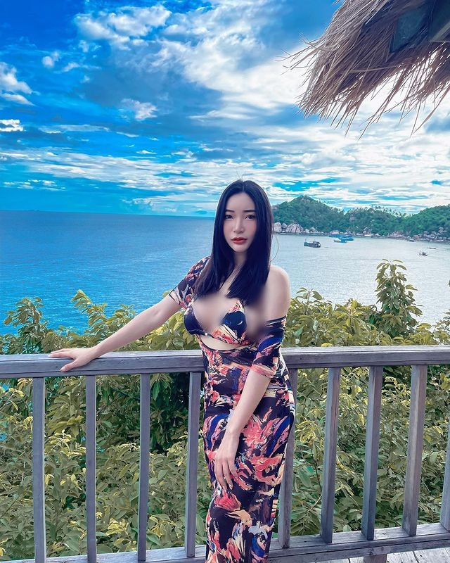 Muayly Nucha thường xuyên chia sẻ những bức ảnh xinh đẹp, nóng bỏng trên trang cá nhân.