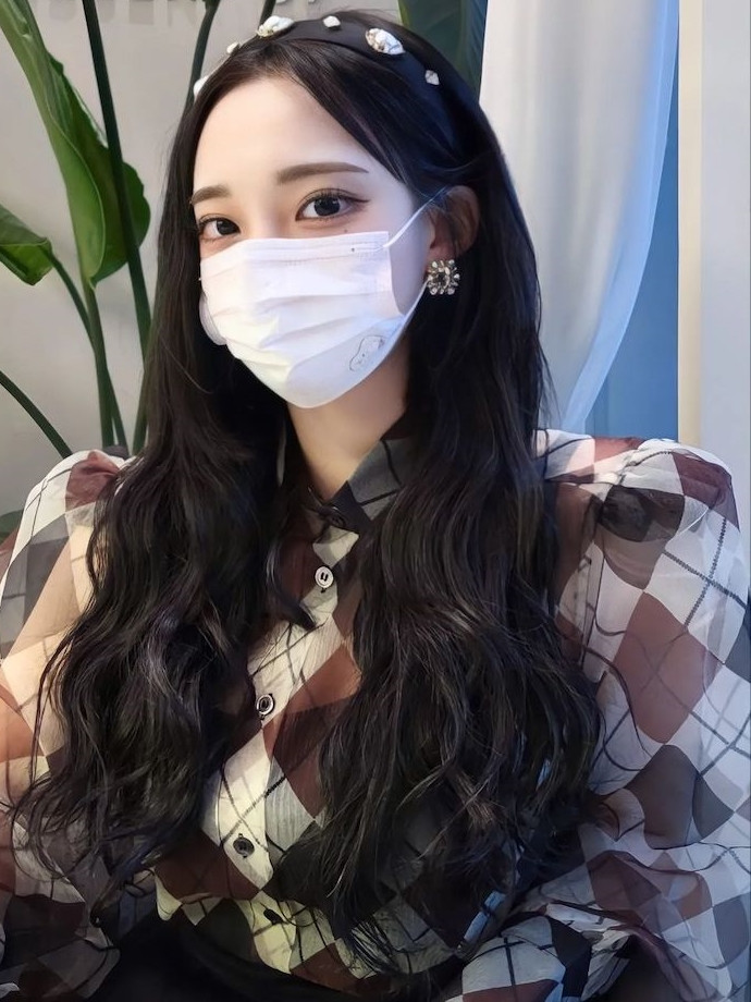 Dù không mấy khi diện những set đồ hở hang, chỉ thường xuyên diện đồ kín đáo nhưng Mi Ming vẫn khoe được trọn vẹn đường cong cơ thể.