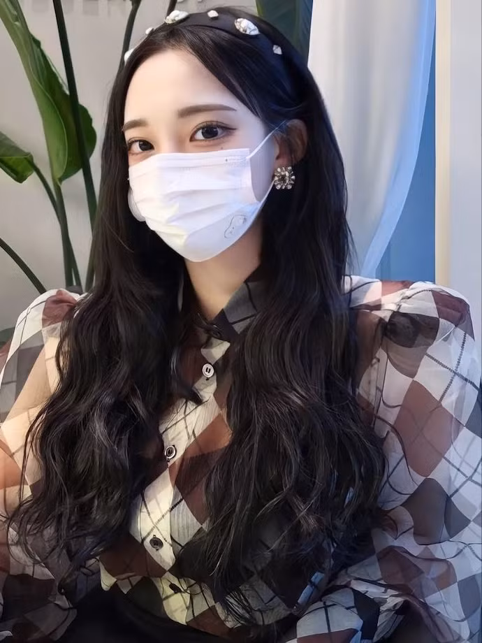 Dù không mấy khi diện những set đồ hở hang, chỉ thường xuyên diện đồ kín đáo nhưng Mi Ming vẫn khoe được trọn vẹn đường cong cơ thể.