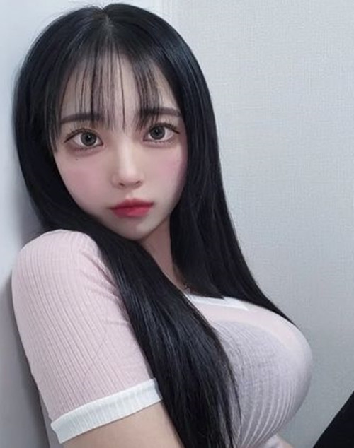 Họ ủng hộ hot girl Hàn Quốc phát triển theo hướng này và hi vọng cô nàng sẽ ngày một tiến xa hơn nữa.