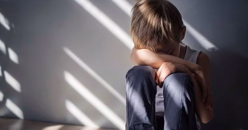 Be trai 3 tuoi on ao, me ke lam dieu kinh di gay phan no