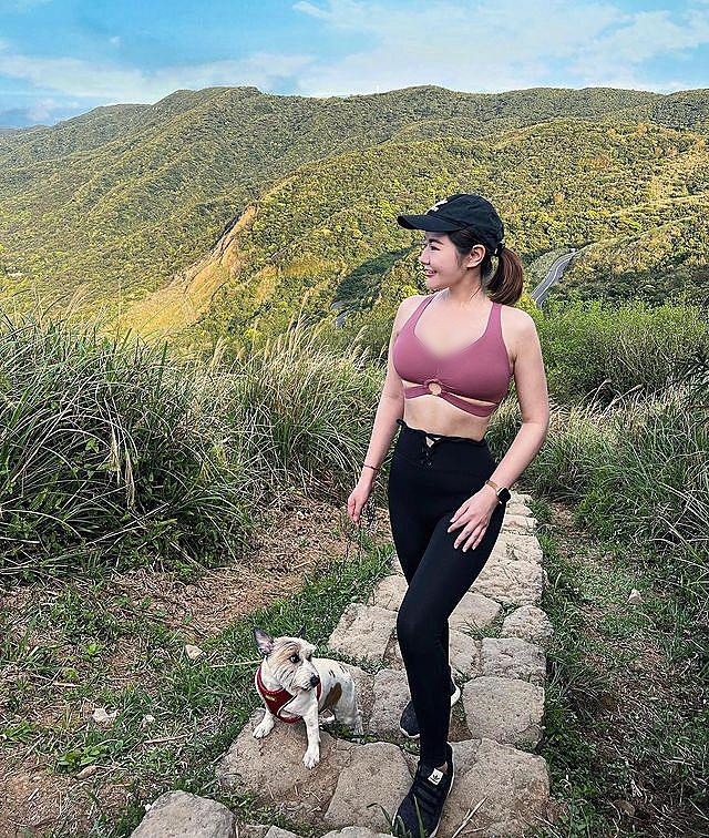 Trước đó không lâu, hot girl gợi cảm này cũng từng gây xôn xao với những hình ảnh nóng bỏng khi đi dã ngoại, leo núi.