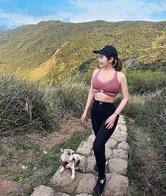 Trước đó không lâu, hot girl gợi cảm này cũng từng gây xôn xao với những hình ảnh nóng bỏng khi đi dã ngoại, leo núi.