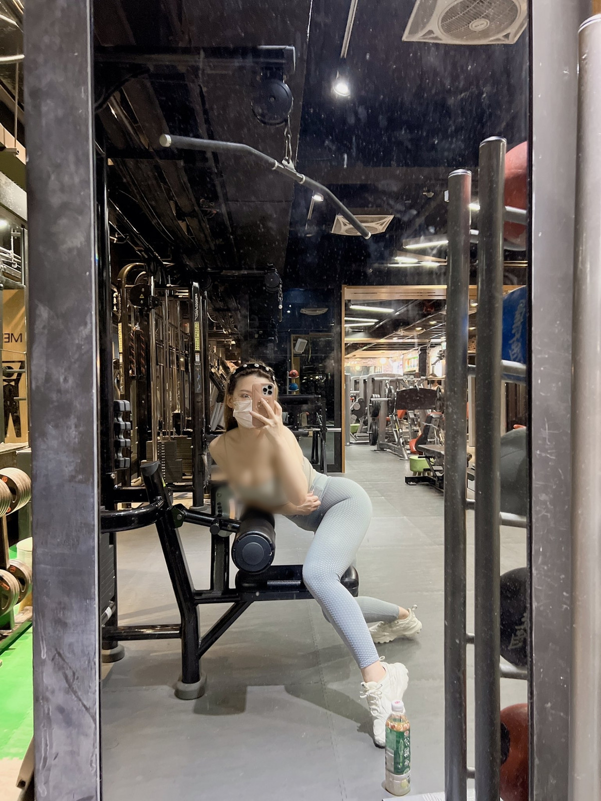 Được biết, ngoài việc làm hot girl. người mẫu, Nghê Na còn là một giáo viên dạy tiếng Anh.