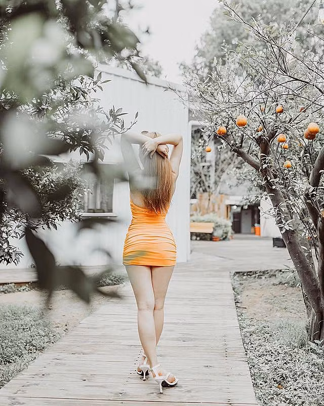 Có lẽ, Nghê Na đã xác định phương hướng phát triển của mình, đó là hình ảnh một hot girl gợi cảm ưa phong cách táo bạo, độc lạ, có thể gây sốc với mọi người.