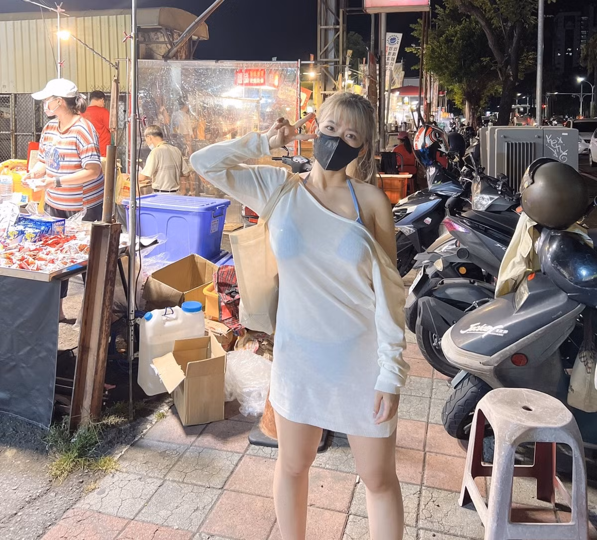 Đi chợ đêm là một thú vui giải trí không thể thiếu của người Đài Loan, đặc biệt là các chợ đêm nổi tiếng, thu hút rất đông khách du lịch đến tham quan, mua sắm.