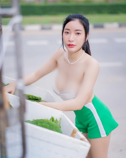 Theo tìm hiểu, Muayly Nuchanart hiện đang sống và làm việc tại Bangkok, Thái Lan.