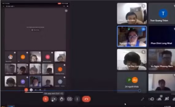 Duoi sinh vien khoi lop hoc online, giang vien len tieng xin loi