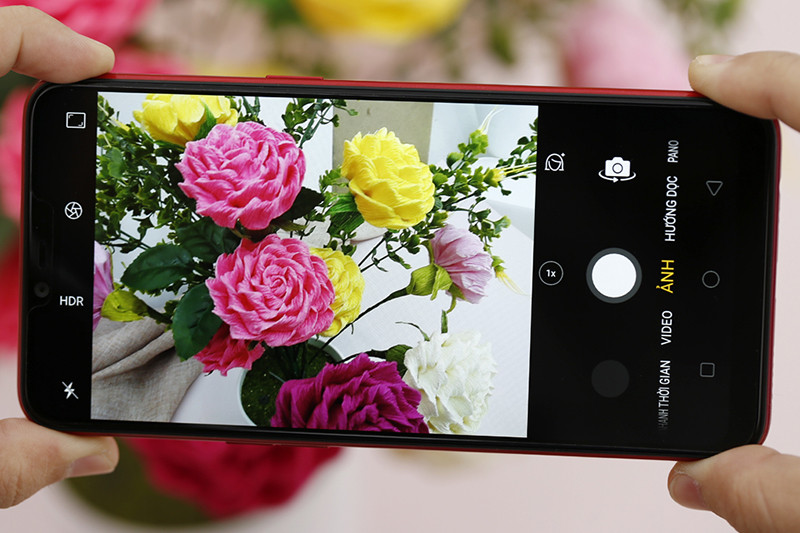 Cụm camera 13 MP và 2MP được xem là trang bị "tối thiểu" cho một chiếc điện thoại chụp ảnh xóa phông, với cảm biến chính và cảm biến phụ đo độ sâu trường ảnh. Nhưng A3s lại mang đến khả năng chụp ảnh tối đa, đơn giản, dễ sử dụng đối với một chiếc smartphone giá rẻ.