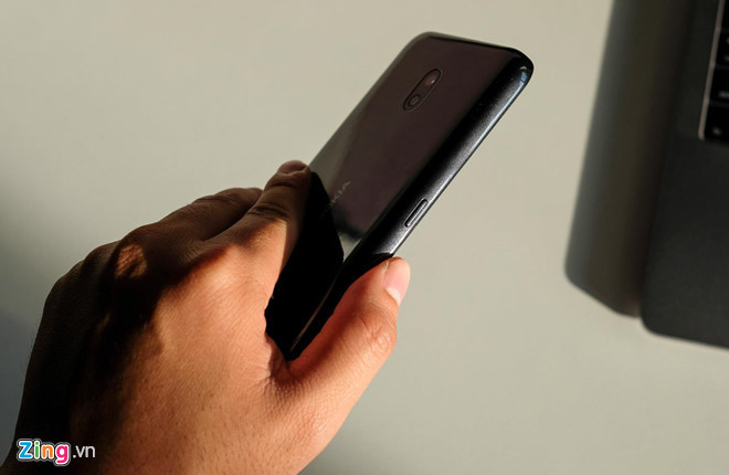 Giống như Nokia 3.2, bên cạnh trái của Nokia 2.2 có phím chuyên dụng kích hoạt trợ lý ảo Google Assistant. Theo đại diện của HDM Global, những model được ra mắt trong năm 2019 của hãng đều sẽ có phím chuyên dụng này.