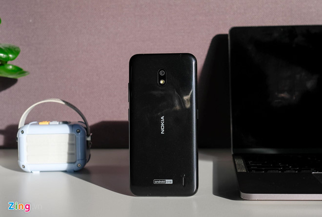 Nokia 2.2 có giá 2,1 triệu đồng, model này cạnh tranh với những đối thủ như Realme C1, Huawei Y6 Prime 2018 hay Vsmart Joy 1+. Nokia 2.2 nổi bật với thiết kế cứng cáp, chạy Android 9, tuy nhiên điểm yếu của model này đến từ camera cho chất lượng chụp trung bình và cấu hình không quá mạnh trong phân khúc.