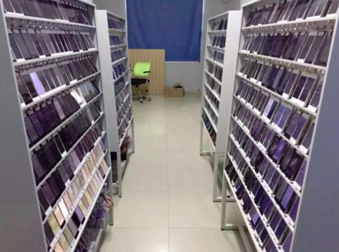 Các "trang trại cày view" này sử dụng phần mềm được tối ưu để làm những tác vụ như đánh giá cao cho ứng dụng trên kho, tải về và thậm chí là viết những bài đánh giá tích cực. Nhờ đó, ứng dụng vươn lên vị trí cao trên bảng xếp hạng và có cơ hội được người dùng tải về nhiều hơn, qua đó kiếm được thêm tiền từ quảng cáo. Ảnh: iFeng.