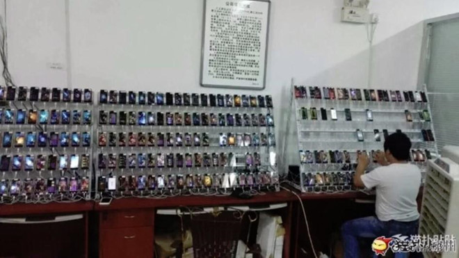 Không chỉ "cày view" cho video, những cơ sở này còn cung cấp dịch vụ tăng điểm đánh giá trên kho ứng dụng. Tất nhiên, phần lớn tác vụ đều được thực hiện bằng phần mềm chứ không phải thủ công. Ảnh: Czong News.