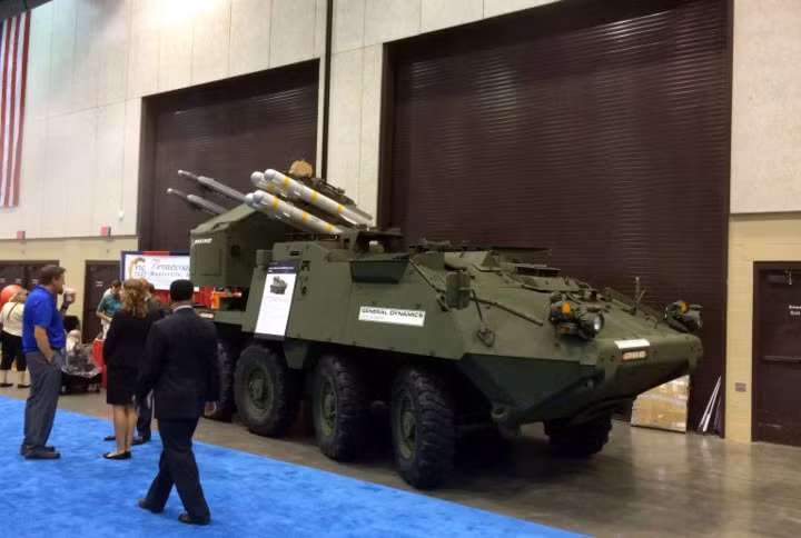 Mẫu xe thiết giáp Stryker MLS được trưng bày tại buổi lễ giới thiệu phiên bản mới. Ảnh: breakingdefense.