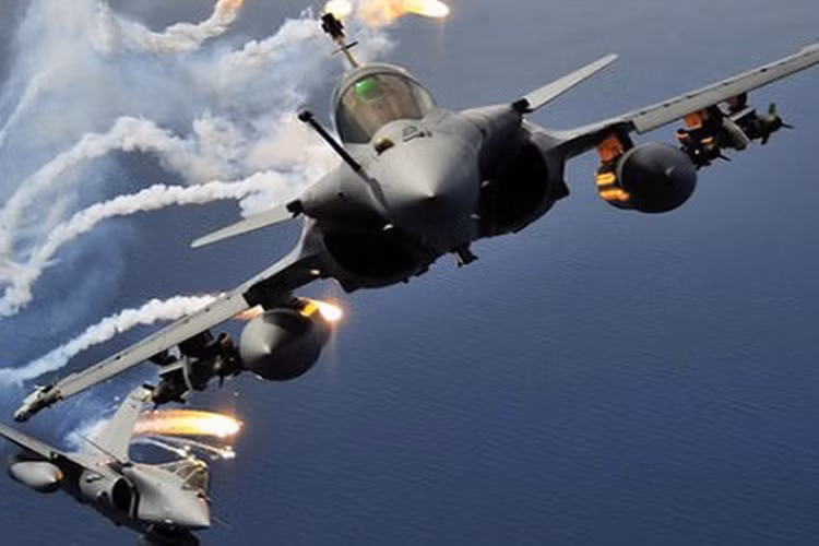 Sau nhiều lần trì hoãn do không tìm được tiếng nói chung, cuối cùng Ấn Độ cũng đạt được thỏa thuận về việc mua 36 chiếc tiêm kích Rafale. Trị giá của hợp đồng này lên tới 8,7 tỷ USD.