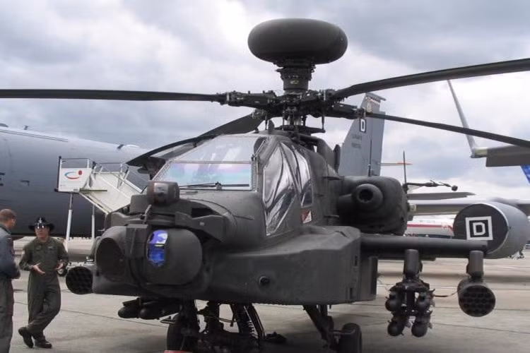 Kho vũ khí có sức công phá mạnh, tải trọng vũ khí lớn, hệ thống điện tử tối tân cùng độ cơ động tuyệt vời, AH-64 Apache là nỗi kinh hoàng cho xe tăng và bộ binh đối phương.