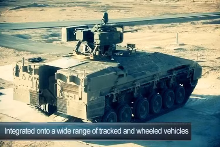 Được biết đây không phải là lần đầu tiên Israel có ý định biến Namer thành IFV, khi trước đó nước này từng cho ra mắt biến thể chiến đấu của dòng APC này với hệ thống vũ khí tự động Samson Mk 1 gồm pháo tự động 30mm và tên lửa tấn công dẫn đường Spike-ER. Tuy nhiên biến thể này lại không mấy thành công. Nguồn ảnh: Bộ Quốc phòng Israel.