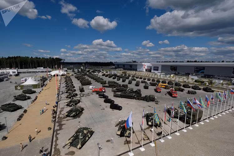 Như mọi năm, khu trưng bày ngoài trời sẽ là nơi thu hút khách tham quan nhiều nhất ở ARMY nơi các công ty quốc phòng trình diễn các phương tiện quân sự hạng nặng của mình. Bên cạnh tại công viên chủ đề của Patriot còn trưng bày sẵn cả các phương tiện quân sự do Liên Xô trước đây và Nga hiện tại chế tạo. Nguồn ảnh: Sputnik.