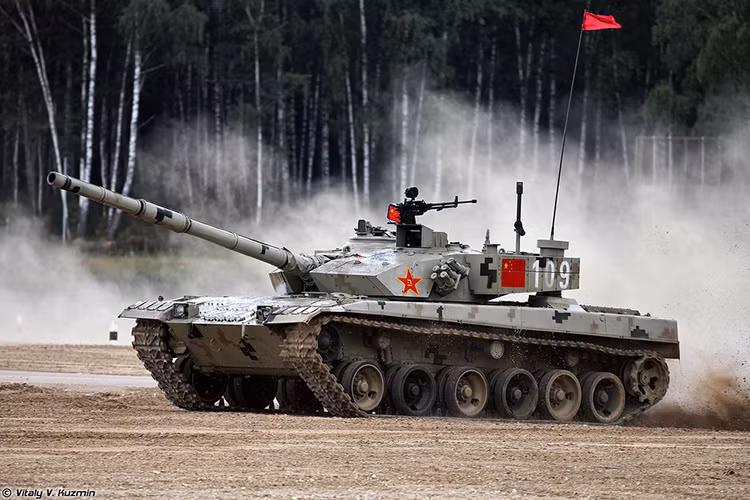 Năm 2015, Trung Quốc lần đầu tiên mang đến Tank Biathlon biến thể mới nhất của Type 96 là Type 96B, trước đó vào năm 2014 là Type 96A tuy nhiên họ đã có những kỷ niệm không vui với biến thể này. Nhưng người Trung Quốc không hề nản lòng khi tiếp tục cho ra đời Type 96B và cho tới nay nó vẫn thể hiện phong độ khá ổn định. Nguồn ảnh: Vitaly Kuzmin.