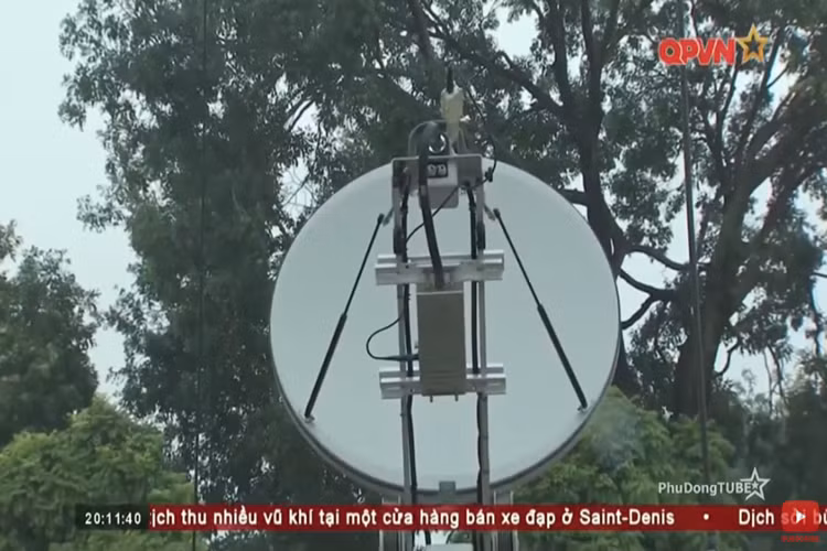 Trong ảnh là chảo thu nhận tín hiệu vô tuyến vệ tinh của xe thông tin Visats của Tiểu đoàn 97 thuộc binh chủng pháo binh. Nguồn ảnh: QPVN.