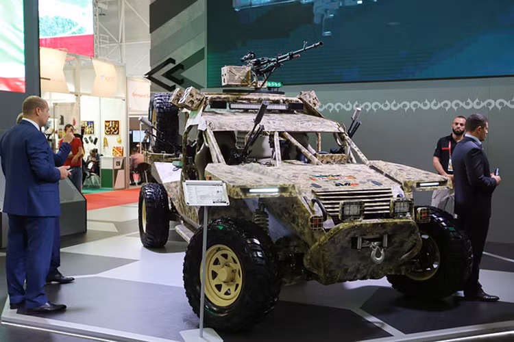 Chaborz M-6 mẫu xe vượt địa vũ trang dành cho các lực lượng đặc nhiệm được Nga giới thiệu tại Army-2017, ta có thể thấy ngay trên nóc xe được gắn súng máy hạng nặng 12.7mm NSV. Nguồn ảnh: TASS.