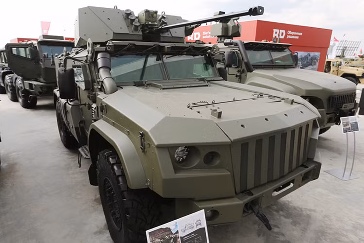 Xe bọc thép K4386 Typhoon dành cho lực lượng đổ bộ đường không Nga, với tổ hợp vũ khí tự động 30mm đặc trưng hổ trợ đổ bộ đường không. Nguồn ảnh: TASS.