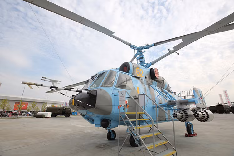 Trực thăng hải quân Kamov Ka-29 của Hải quân Nga, đây là biến thể vận tải của trực thăng chống ngầm Ka-27 nhưng nó vẫn có thể được vũ trang hạng nặng. Nguồn ảnh: TASS.