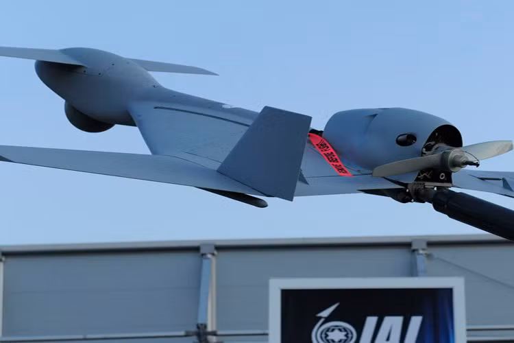 Phạm vi hoạt động 1000km, thời gian hoạt động liên tục 6 tiếng, phần chiến đấu nặng 23kg chứa 1 đầu đạn nổ mảnh có khối lượng 15kg.